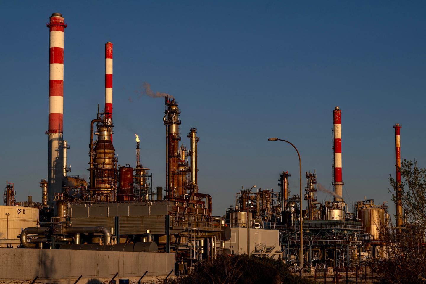 Guerre au Moyen-Orient : le gouvernement français en appelle aux raffineries pour alléger la tension sur les prix des carburants