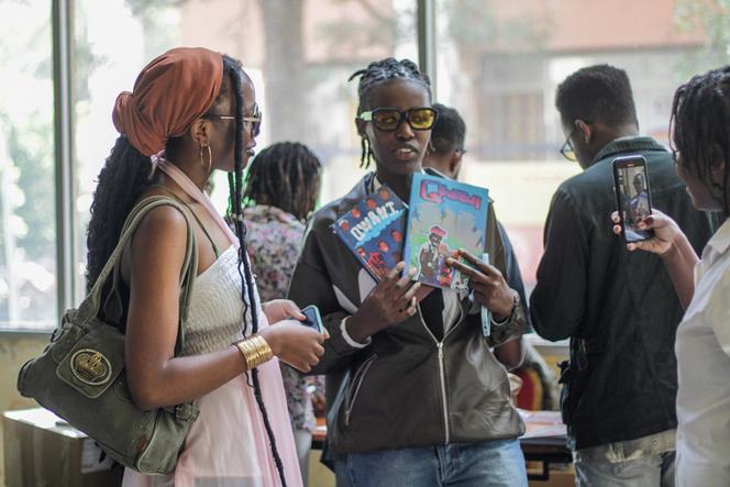 Lors de la soirée de lancement du quatrième numéro de la revue « Qwani », à Nairobi, le 22 novembre 2025.