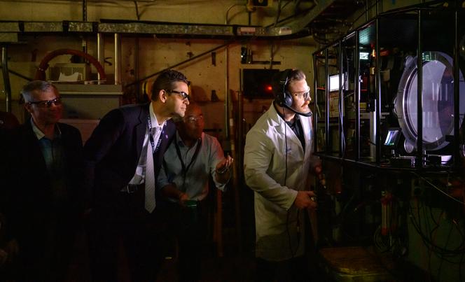 L’administrateur de la NASA, Jared Isaacman, observe un test mené au Ames Research Center, à Moffett Field (Californie), le 26 janvier 2026.
