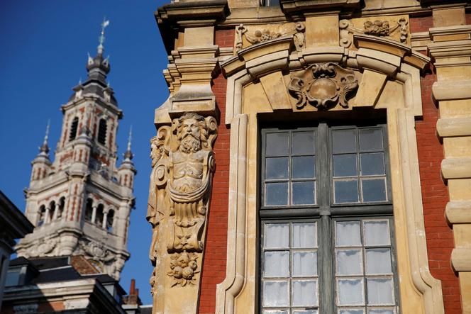  Un bâtiment historique près du beffroi de la chambre de commerce à Lille, le 12 mars 2016. 