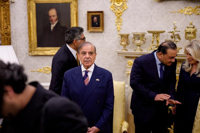 O primeiro-ministro do Paquistão, Shehbaz Sharif, durante uma reunião com Donald Trump, em Washington, 25 de setembro de 2025.