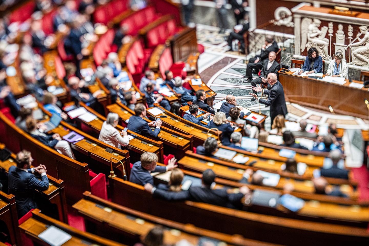 Un projet de loi contesté contre la fraude sociale et fiscale adopté à une très large majorité par l’Assemblée nationale