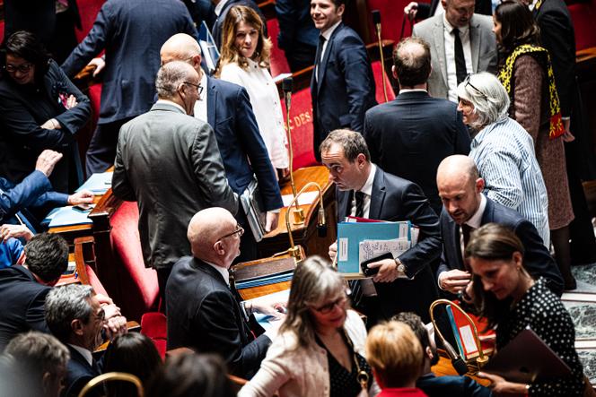 Sébastien Lecornu, premier ministre, et Roland Lescure, ministre de l’économie, avant la séance des questions au gouvernement, à l’Assemblée nationale, à Paris, le 24 mars 2026.