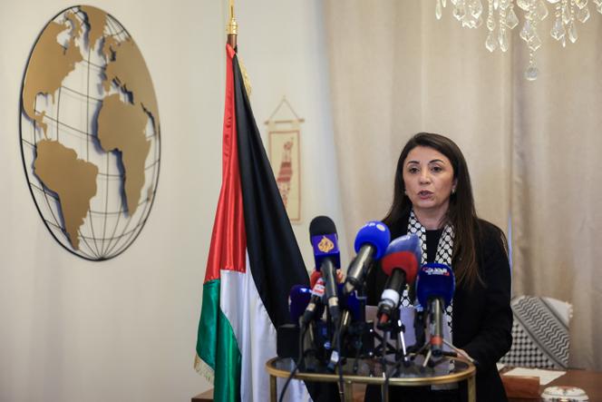 Hala Abou-Hassira, embaixadora e chefe da missão palestina na França, na sede da missão palestina na França, em Paris, 18 de outubro de 2023.
