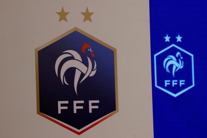 Le logo de la Fédération française de football lors d’une conférence de presse au siège de l’organisation, le 3 juin 2024.