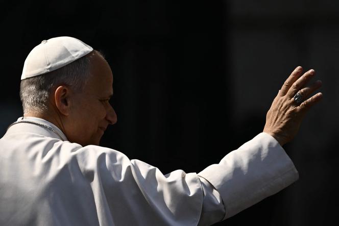 Le pape Léon XIV à la fin de l’audience générale hebdomadaire sur la place Saint-Pierre, au Vatican, le 25 mars 2026.