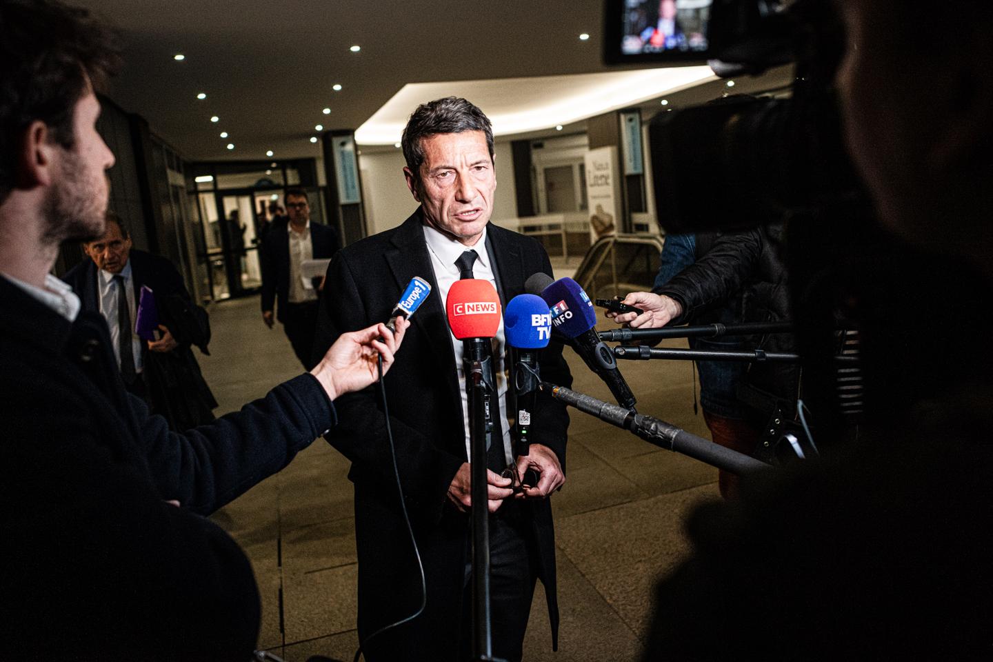 David Lisnard, maire de Cannes, quitte LR et se déclare candidat pour la présidentielle de 2027 David Lisnard, maire de Cannes, quitte LR et se déclare candidat pour la présidentielle de 2027