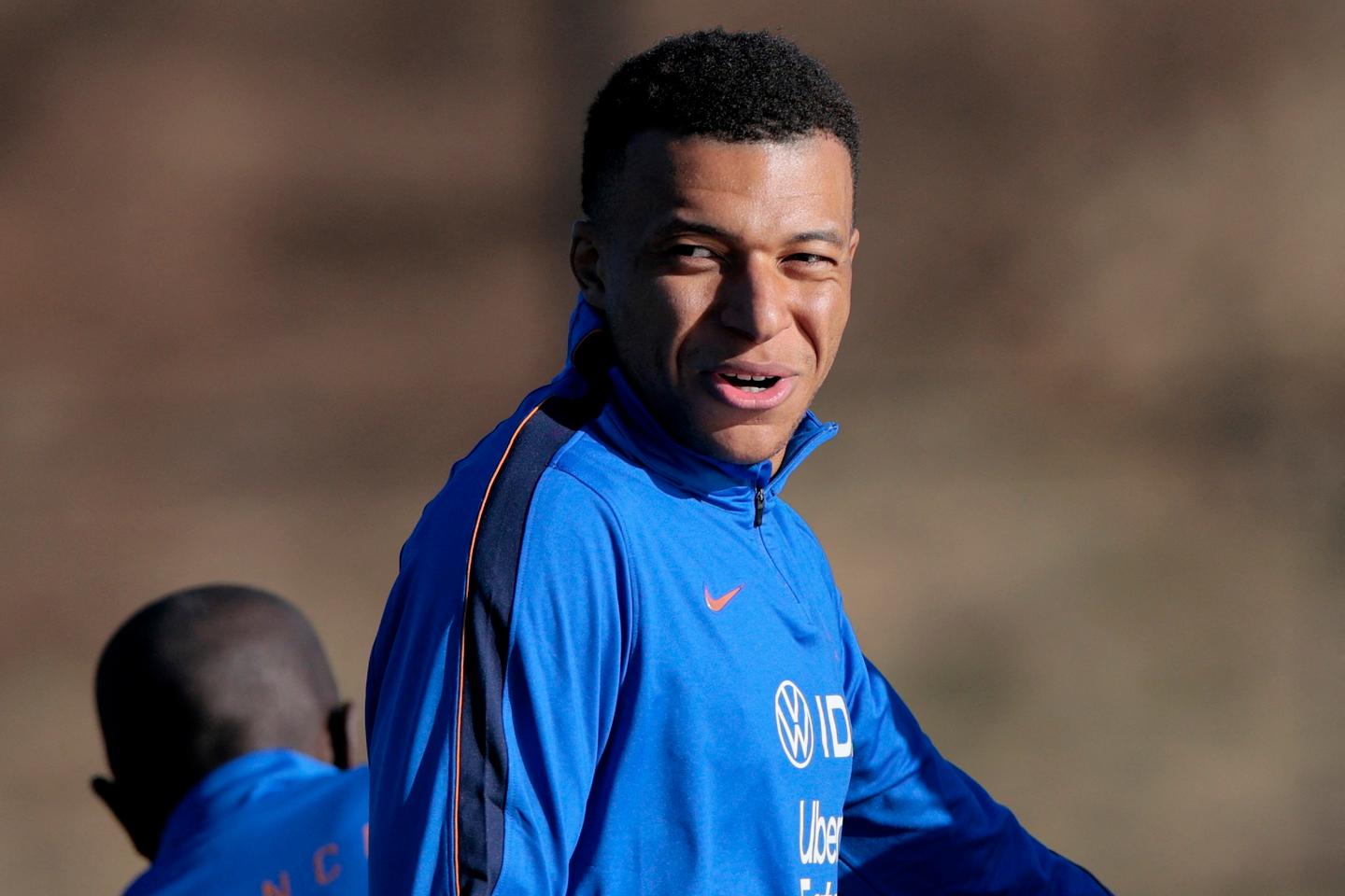 Kylian Mbappé dément avoir été ausculté au mauvais genou par le Real Madrid : « Cette information n’est pas vraie »