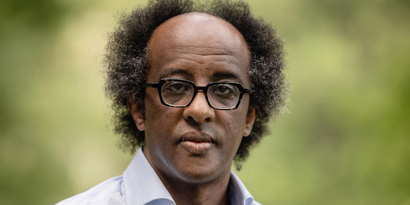 Dinaw Mengestu dévoile son nouveau roman 'Quelqu'un comme nous'