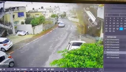 Une capture d’écran d’une vidéo de surveillance montre une explosion à Kafr Qassem, en Israël, le 26 mars 2026.