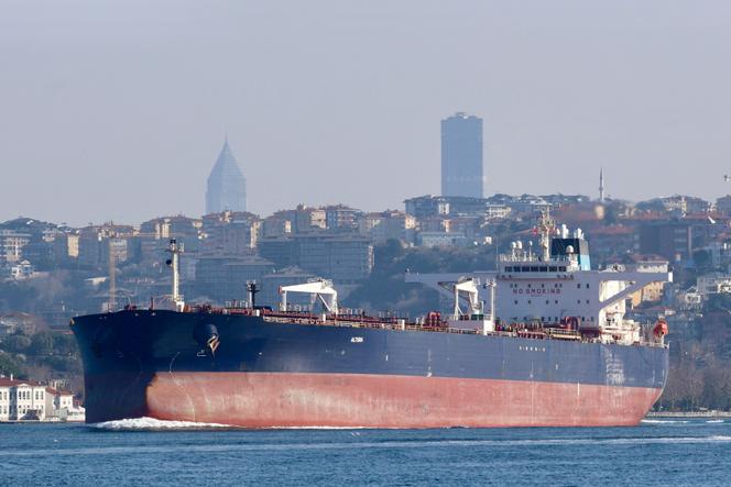 L’« Altura », un tanker sous pavillon sierra-léonais, dans le Bosphore, à Istanbul (Turquie), le 16 mars 2026. 