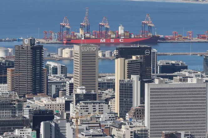 Des porte-conteneurs dans le port du Cap (Afrique du Sud), le 2 mars 2026.