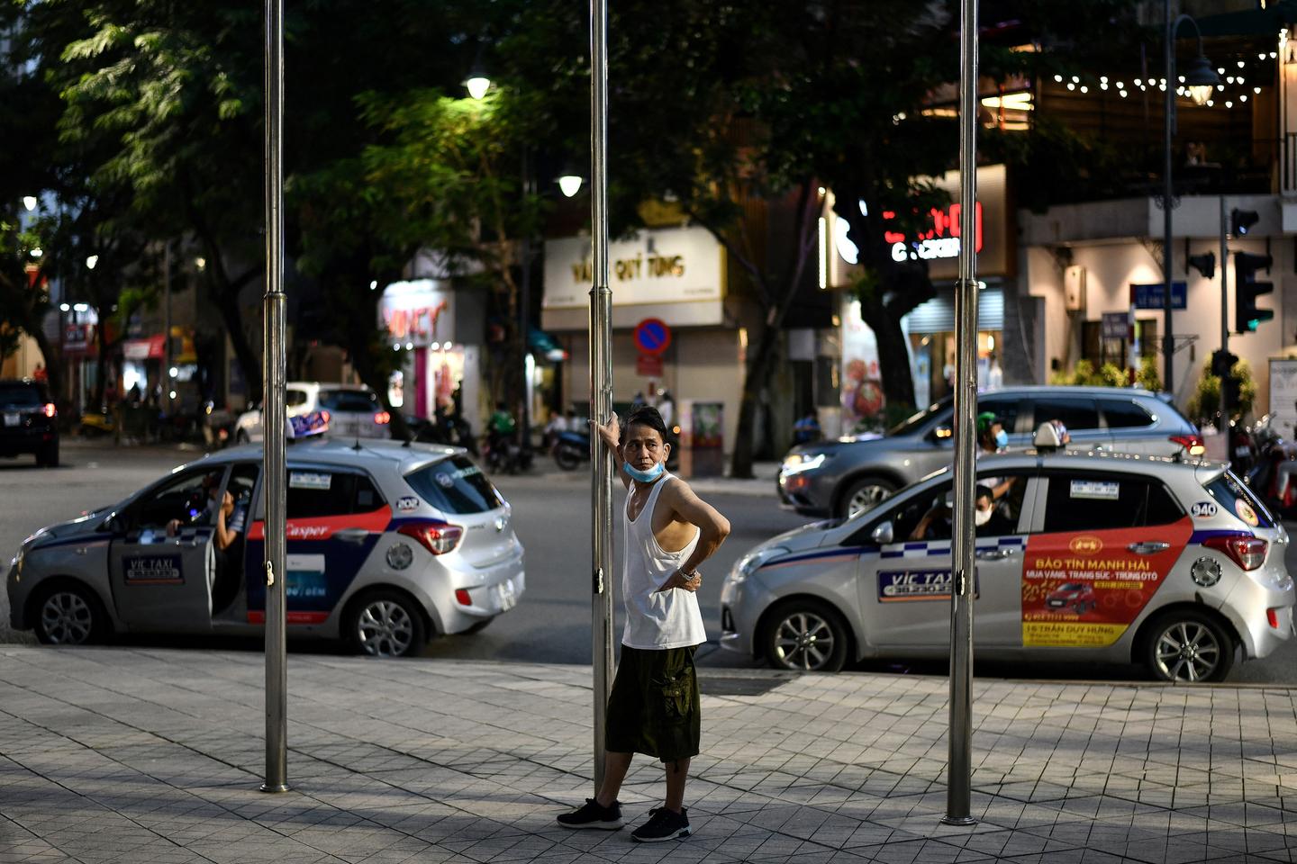 Au Vietnam, l’inquiétude des taxis de Hanoï face au choc pétrolier dû à la guerre en Iran Au Vietnam, l’inquiétude des taxis de Hanoï face au choc pétrolier dû à la guerre en Iran