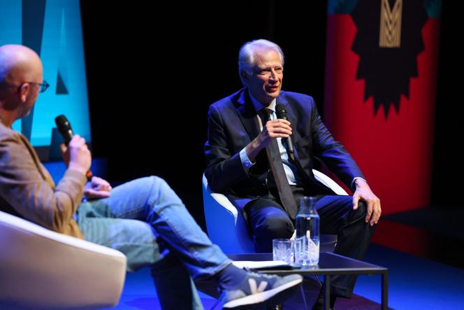 L’ancien premier ministre et diplomate Dominique de Villepin, interrogé par Thomas Snégaroff, lors d'une master class au festival Séries Mania, au Théâtre du Nord, à Lille, le 25 mars 2026.