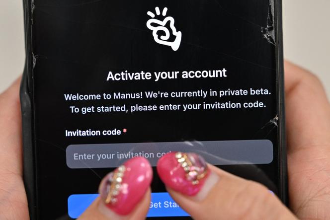 Um usuário do Manus, em Pequim, 11 de março de 2025.