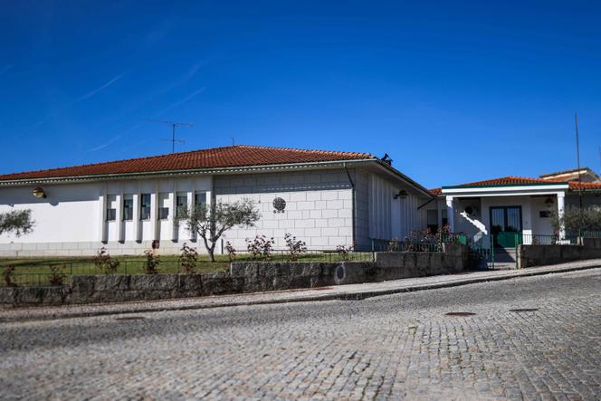 Le poste de police où Cédric P. a été placé en garde à vue, à Mêda (Portugal), le 25 mars 2026.