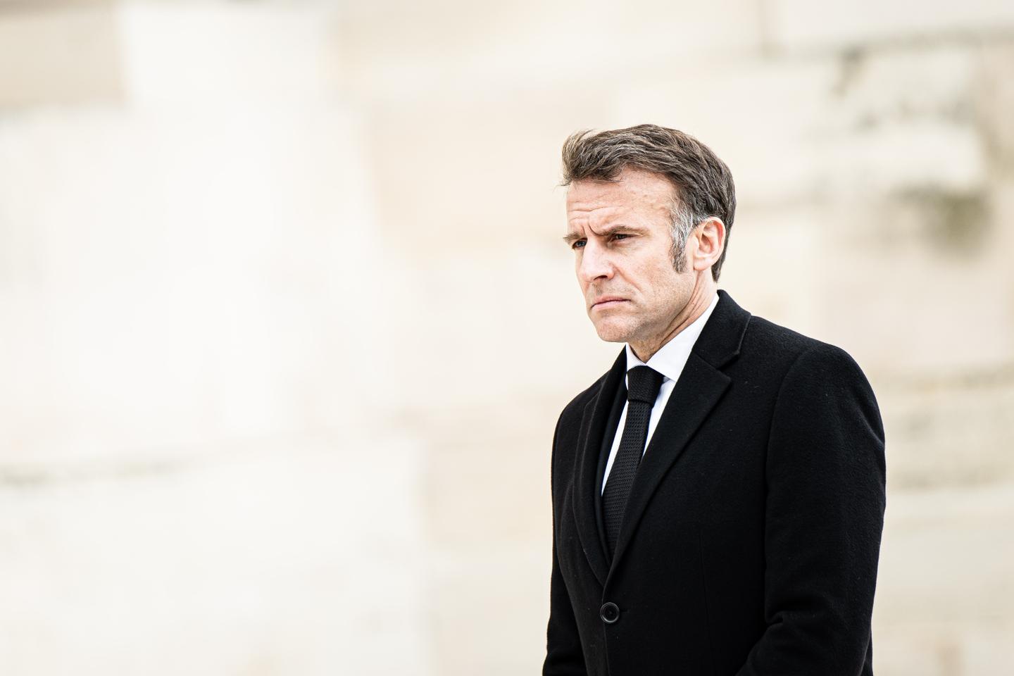 Interdiction des réseaux sociaux aux moins de 15 ans : la proposition de loi voulue par Emmanuel Macron arrive dans un Sénat divisé