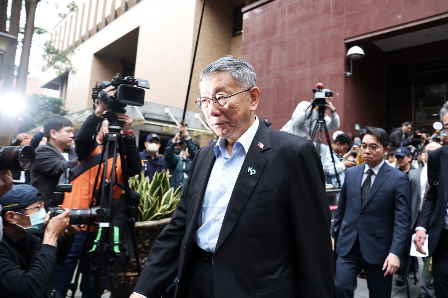 A Taïwan, Ko Wen-je, chef de file du parti populiste TPP, condamné à dix-sept ans de prison pour corruption