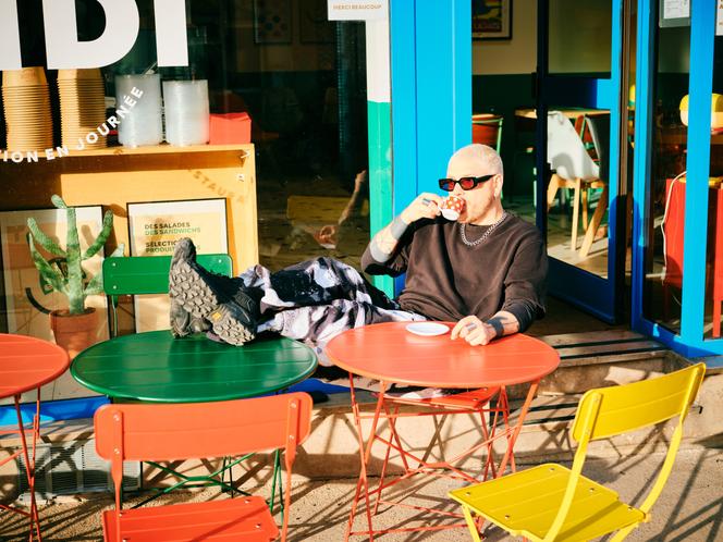 Mosimann, no bufê de saladas Olá, é meio-dia, 20 de Paris, 9 de março de 2026.