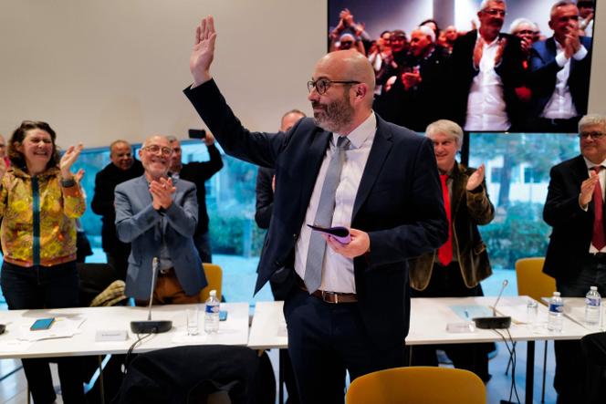 Vincent Bouget, nouveau maire de Nîmes, lors de la première séance du conseil municipal, le 27 mars 2026.