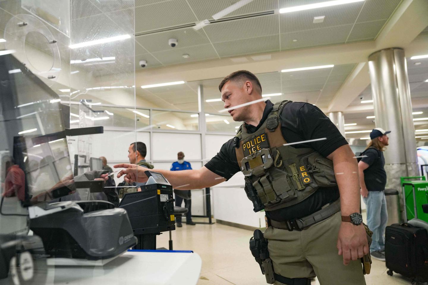 Aux Etats-Unis, le shutdown du département de la sécurité intérieure se poursuit, menaçant les vacances de printemps des Américains Aux Etats-Unis, le shutdown du département de la sécurité intérieure se poursuit, menaçant les vacances de printemps des Américains