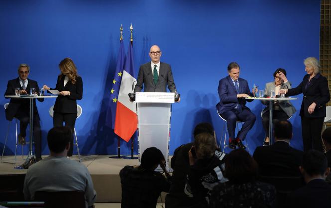 Le ministre de l’Économie, des Finances et de l’Industrie, Roland Lescure, lors de la présentation d’un plan de soutien à l’activité des secteurs économiques touchés par la crise énergétique, au ministère de l’Économie et des Finances à Bercy, à Paris, le 27 mars 2026.