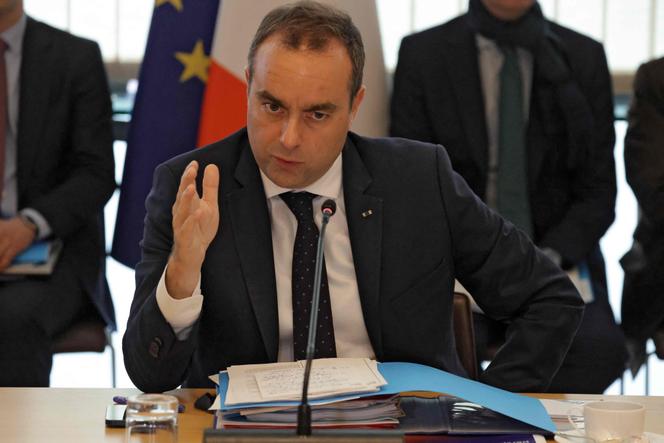 Le premier ministre, Sébastien Lecornu, au ministère de l’économie, le 27 mars 2026.