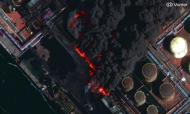 Imagem de satélite do porto russo de Ust-Luga (Rússia), no Mar Báltico, após ataque ucraniano, 27 de março de 2026.