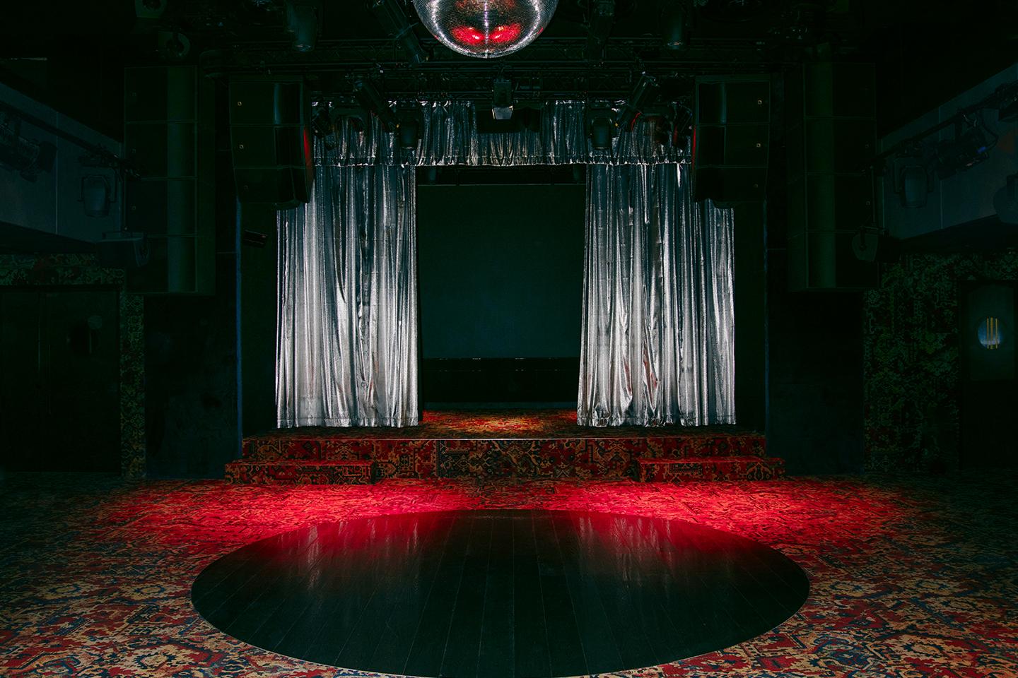 Le Bus Palladium, club mythique de Pigalle adoubé par Dali et Gainsbourg, retrouve son âme rock