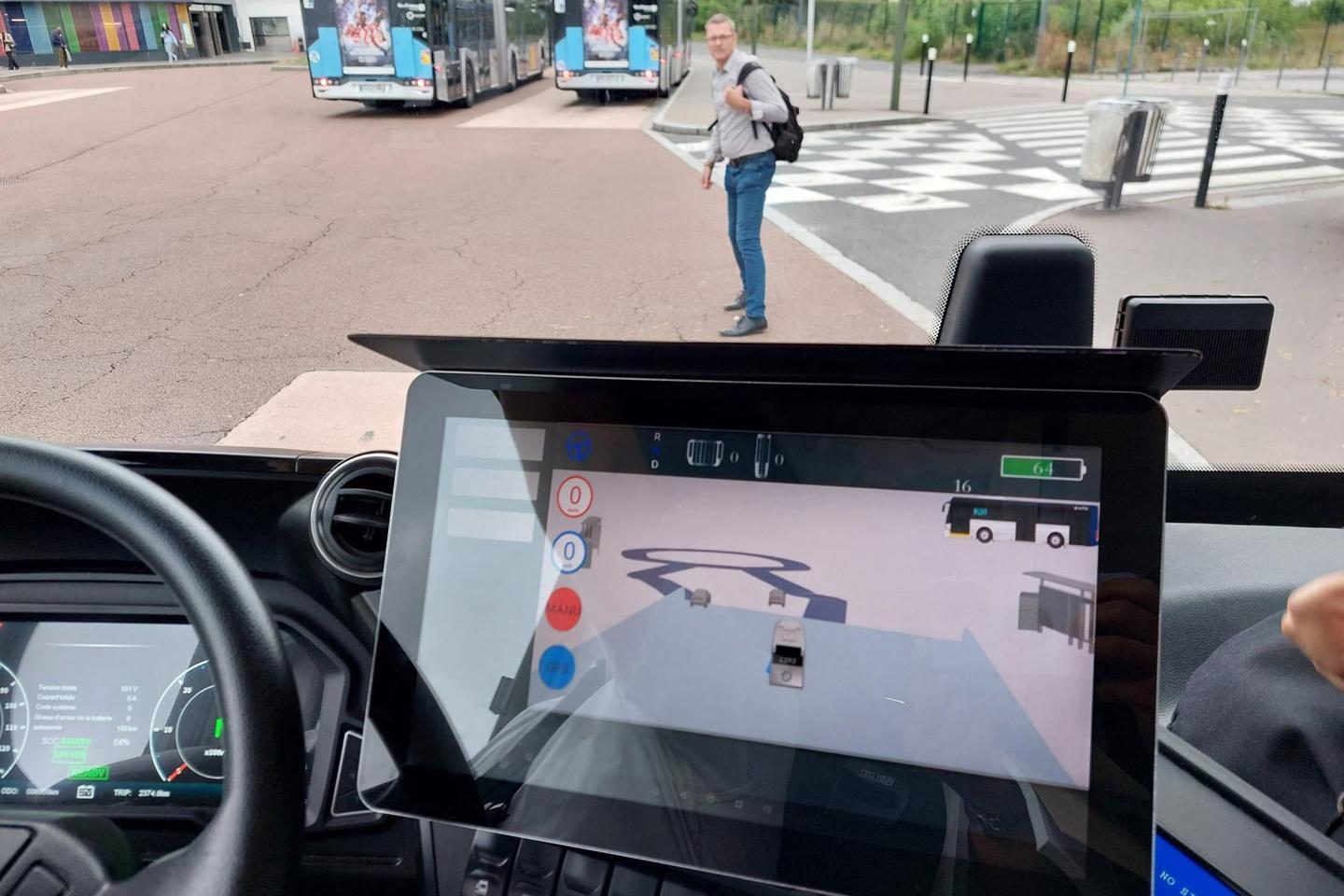 La RATP teste un bus autonome dans le Val-de-Marne, en le confrontant à la « vraie vie » La RATP teste un bus autonome dans le Val-de-Marne, en le confrontant à la « vraie vie »
