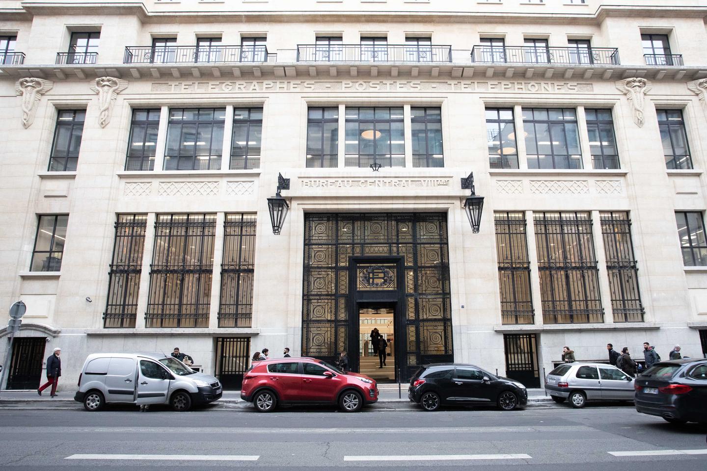 La Bank of America visée par une tentative d’attentat à Paris, un engin explosif artisanal déposé devant l’établissement La Bank of America visée par une tentative d’attentat à Paris, un engin explosif artisanal déposé devant l’établissement