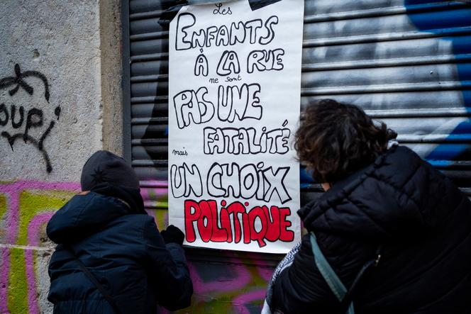Lors d'une manifestation pour héberger des mineurs à la rue dans des logements vides, à Lyon, le 13 janvier 2026.