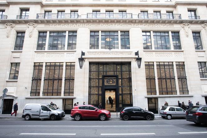 Devant les locaux de la Bank of America, à Paris, le 10 avril 2019.