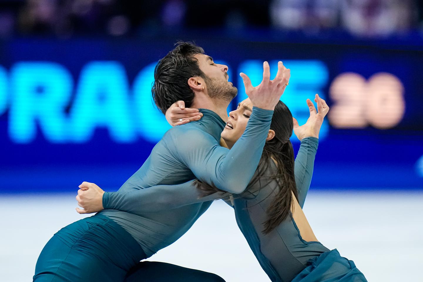 Guillaume Cizeron et Laurence Fournier Beaudry terminent la saison sur un sacre mondial en danse sur glace Guillaume Cizeron et Laurence Fournier Beaudry terminent la saison sur un sacre mondial en danse sur glace
