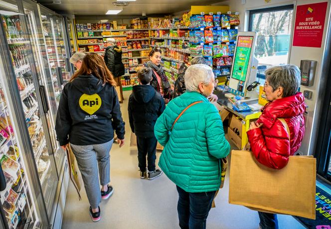Une supérette autonome Api, à Gesnes-Le-Gandelin (Sarthe), le 26 mars 2025.