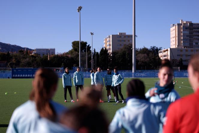 Jogadores do Olympique de Marseille, treinando no OM Campus em Marselha, 25 de novembro de 2025.