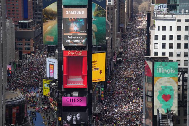Lors d’une manifestation du mouvement No Kings à New York, le 28 mars 2026. 