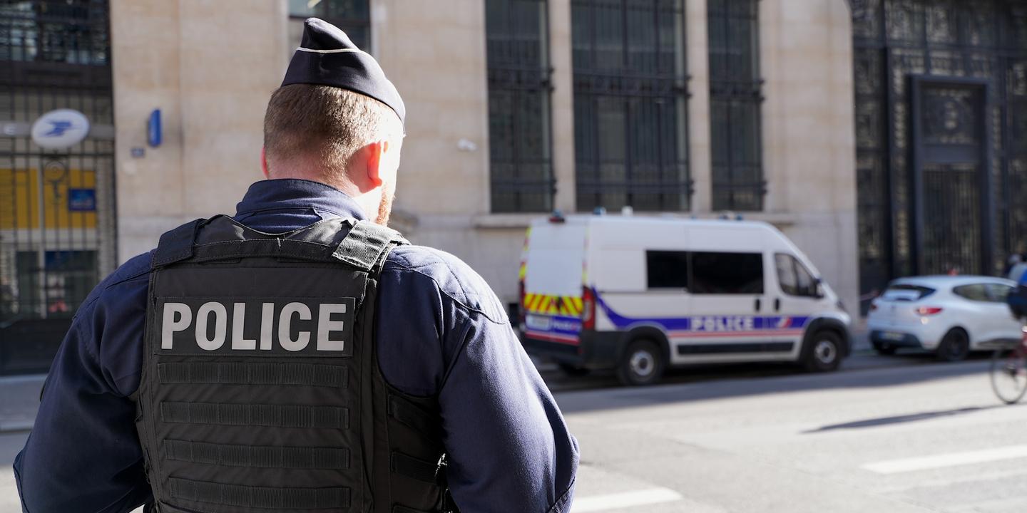 Attentat déjoué à Paris : cinq interpellations et des questions sur l'Iran