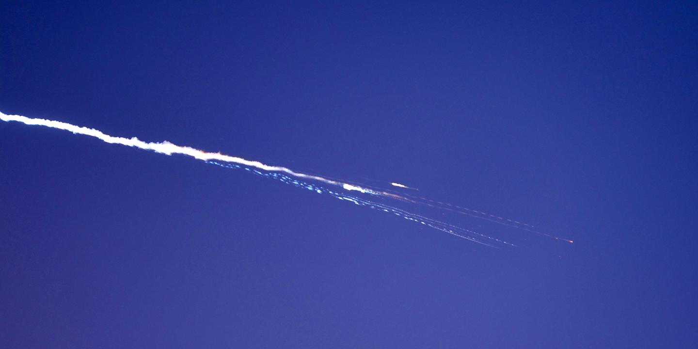 les houthistes revendiquent avoir tiré des missiles du Yémen vers Israël et affirment vouloir continuer leurs opérations militaires en soutien à l’Iran