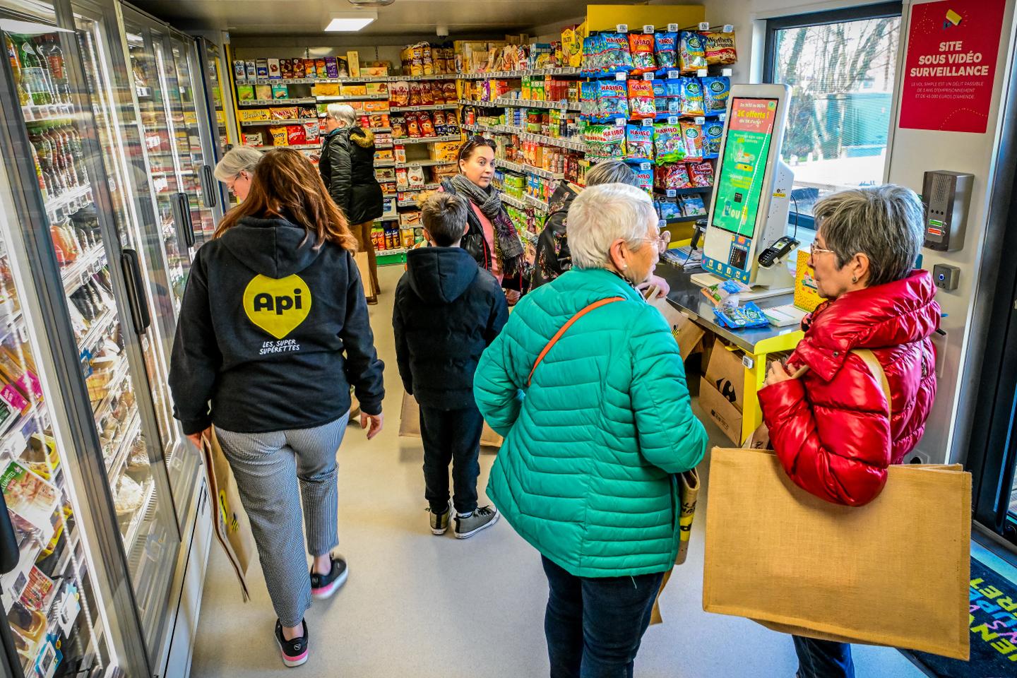 Des villages de la Mayenne se tournent vers les supérettes en libre-service pour lutter contre la désertification commerciale