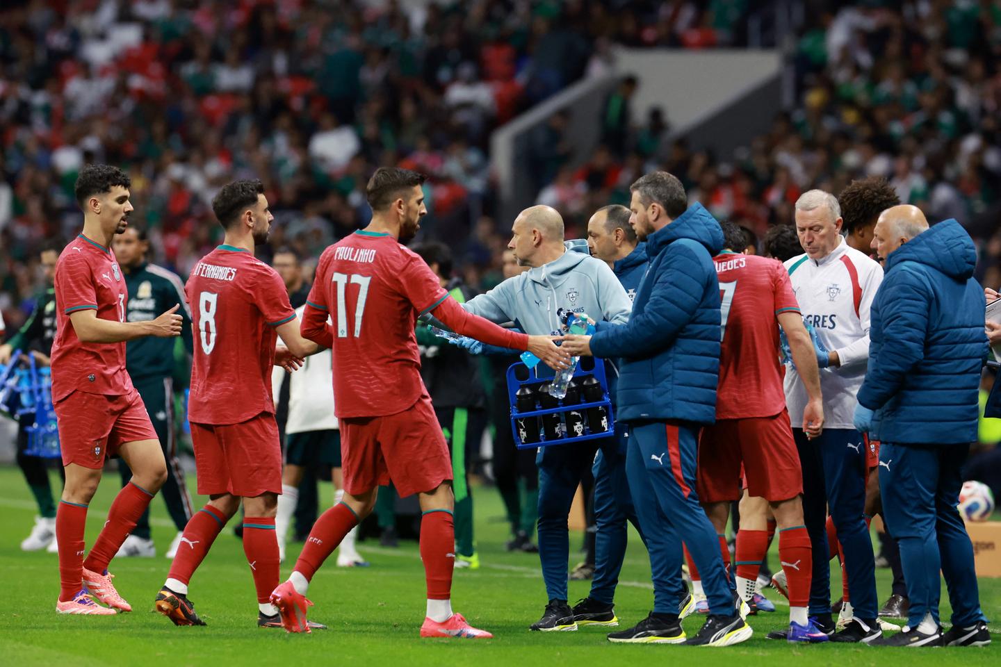 « Pauses fraîcheur » : le football en danger de temps morts