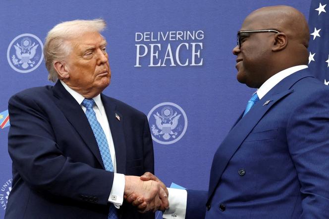 O presidente americano Donald Trump e seu homólogo congolês, Félix Tshisekedi, no Instituto Americano da Paz em Washington, 4 de dezembro de 2025. 