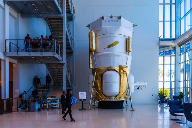 L’atterrisseur lunaire de ravitaillement Blue Moon Mark 1 exposé au complexe de fabrication de Blue Origin, à Merritt Island (Floride), le 2 février 2026.