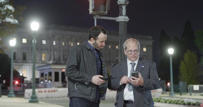 Brandon Kramer (à esquerda) e Yehuda Beinin durante as filmagens do documentário 