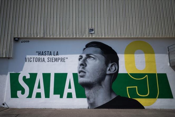 Fresque murale de l’artiste argentin Gabriel Griffa rendant hommage au footballeur argentin Emiliano Sala, à Carquefou (Loire-Atlantique).