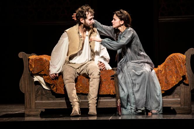 Benjamin Lavernhe (Rodrigue) et Suliane Brahim (Chimène) dans « Le Cid », de Pierre Corneille, mis en scène par Denis Podalydès, à Paris, le 21 mars 2026. 