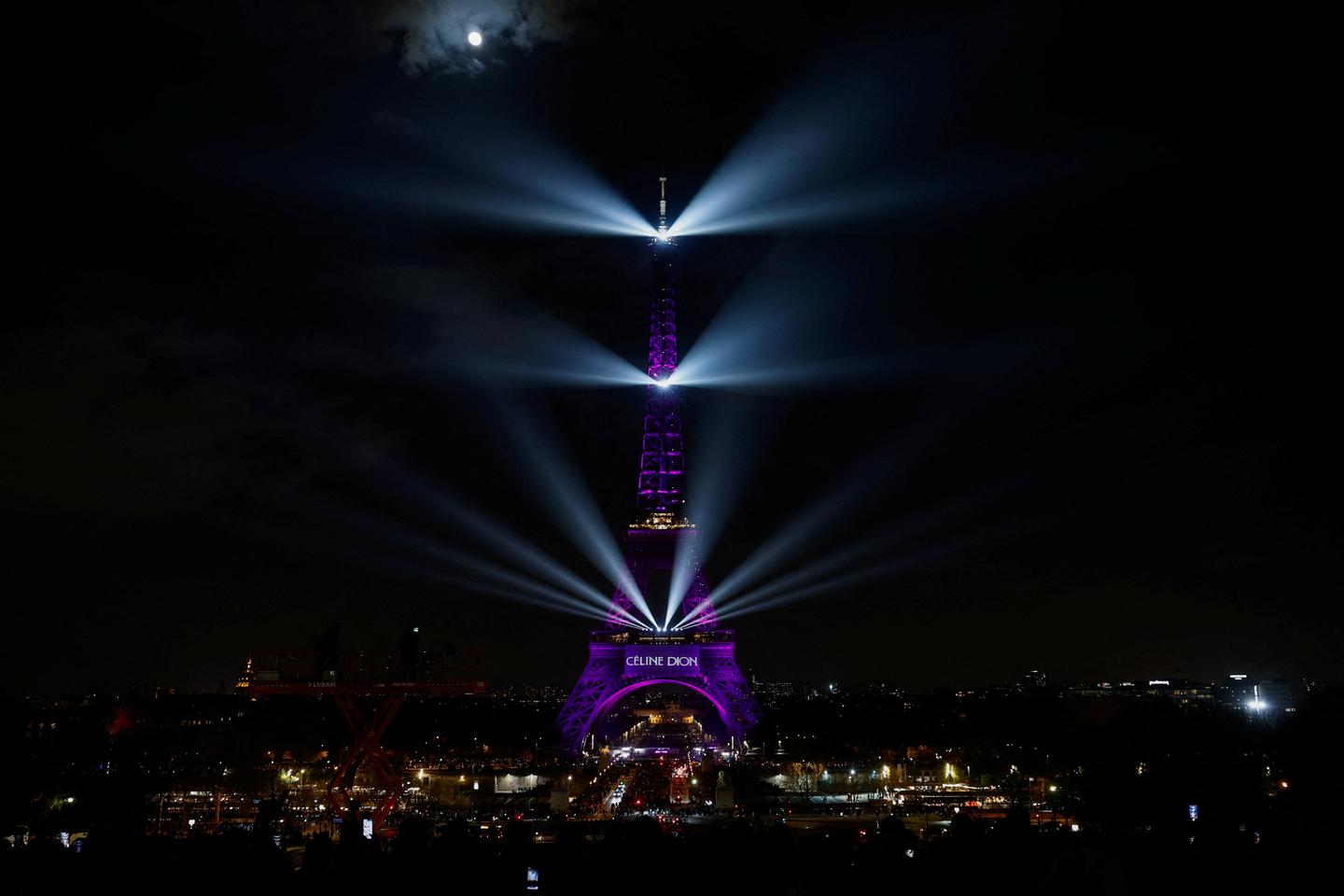 Rémy Knafou, géographe : « Avec la venue de Céline Dion à Paris, la ville devient un produit dérivé de ces mégaconcerts »