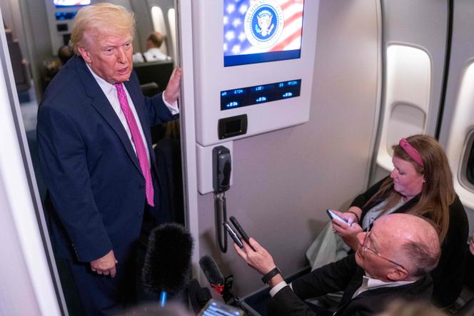Le président américain Donald Trump à bord d’Air Force One, alors qu’il se rend à la base militaire d’Andrews, dans le Maryland (Etats-Unis), le 29 mars 2026.