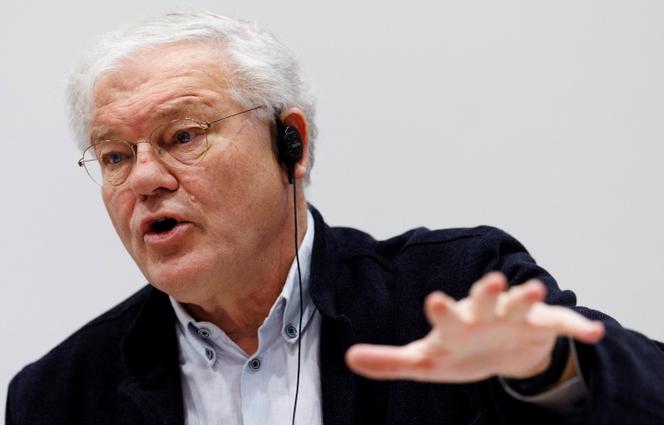 L’ancien ministre de la justice belge, Stefaan De Clerck, interrogé lors de la commission parlementaire sur l’opération « Calice », au Parlement fédéral, à Bruxelles, le 21 mars 2025.