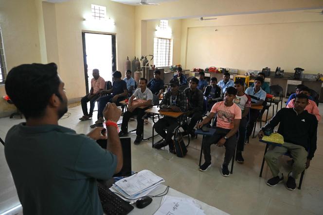 D’anciens insurgés maoïstes participent à un programme de formation professionnelle au centre de réinsertion du district de Dantewada, destiné aux maoïstes ayant déposé les armes, dans l’Etat du Chhattisgarh, lundi 30 mars 2026.
